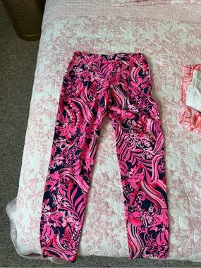 Lilly Pulitzer golf pants size 4 Vibrant Pink & Navy Patterned